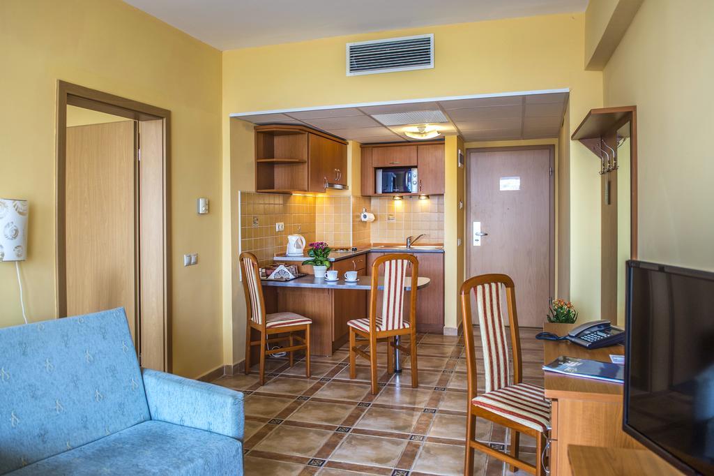 Duna Hotel Paks Exterior foto