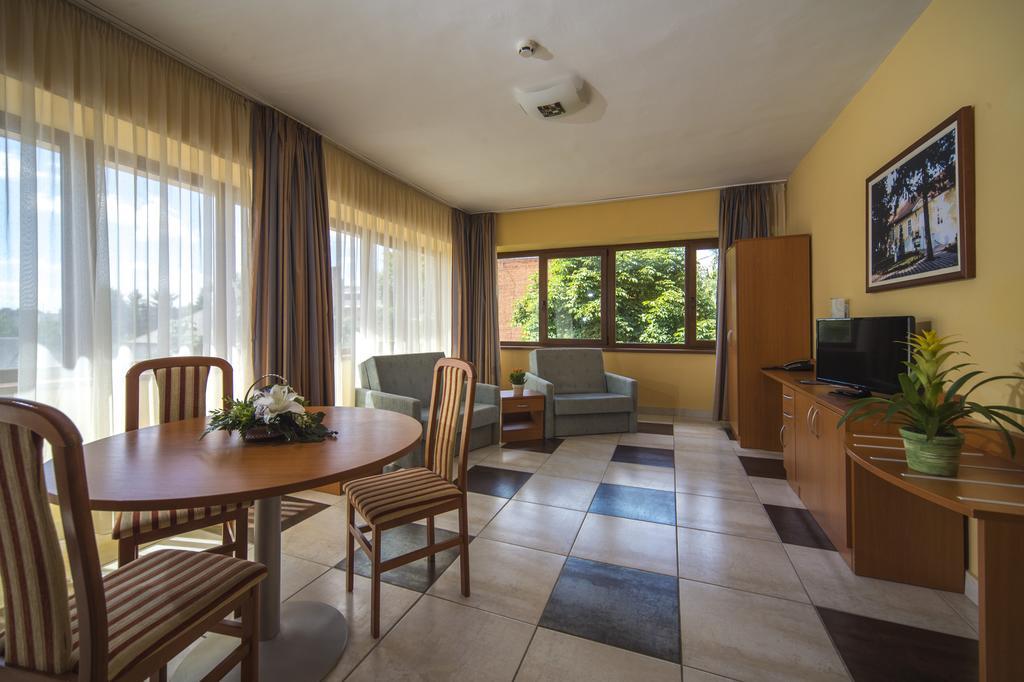 Duna Hotel Paks Exterior foto