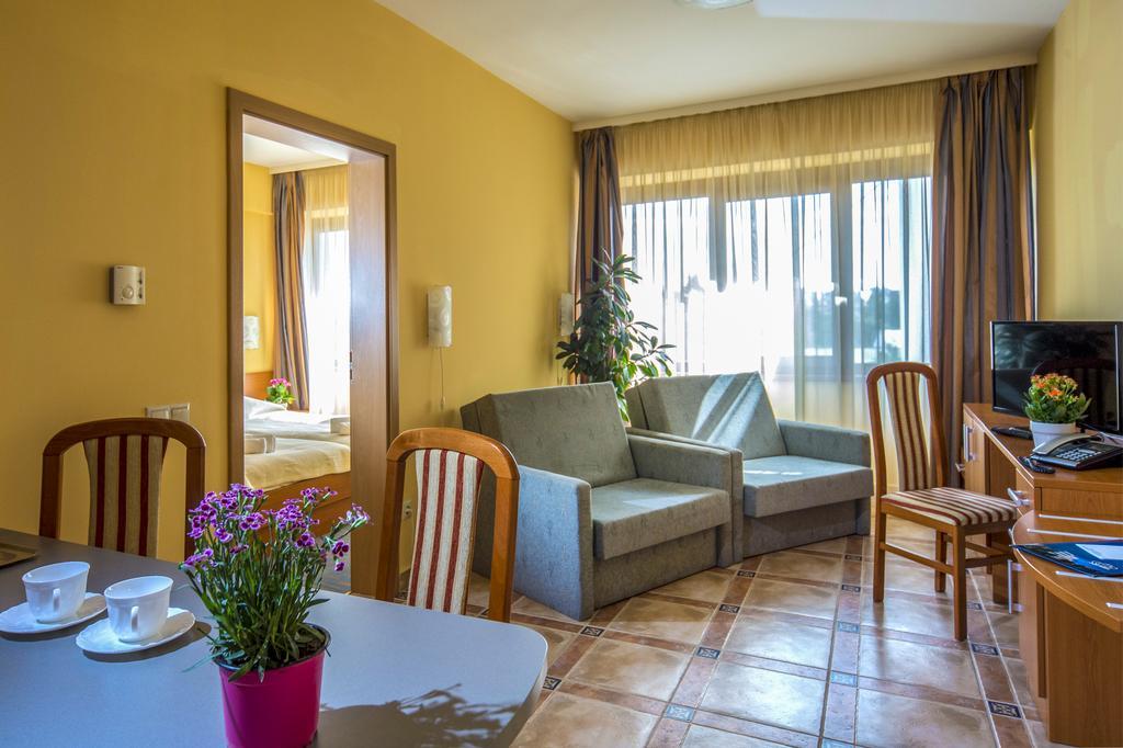 Duna Hotel Paks Exterior foto