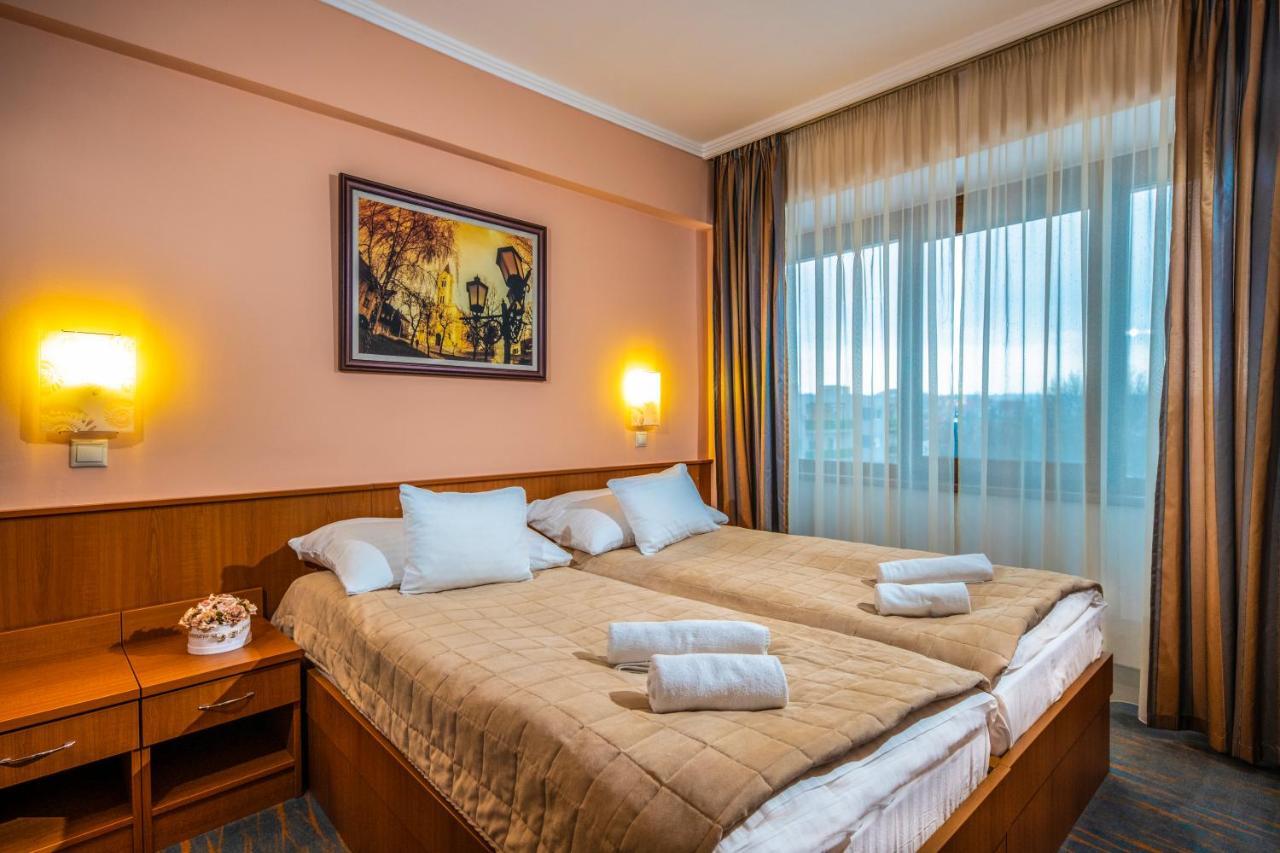 Duna Hotel Paks Exterior foto